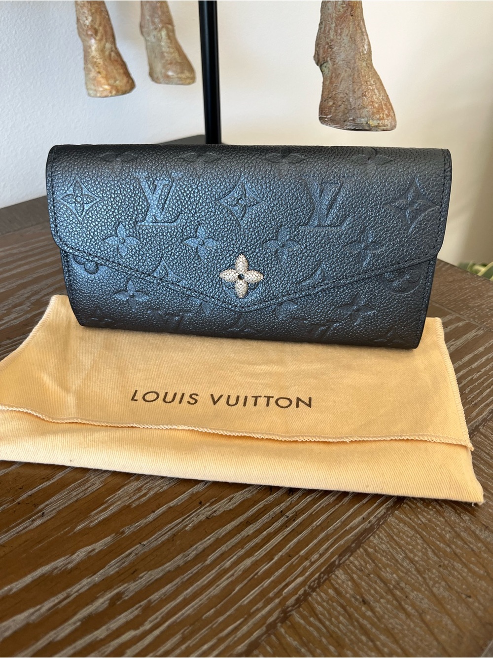 Louis Vuitton Monogram Shimmering Empriente Sarah Wallet - Picture 2 of 11